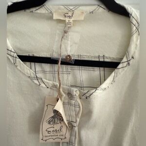 Easel white cream top
